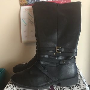 Black boots!